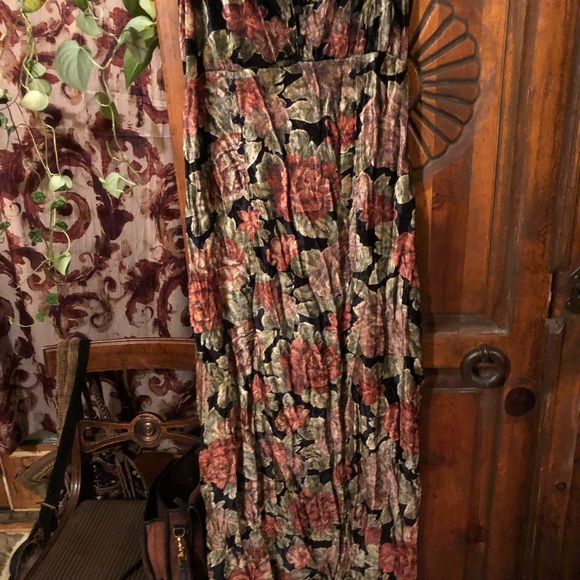 Nostalgia Vintage Velvet Maxi Dress - Picture 3 of 8